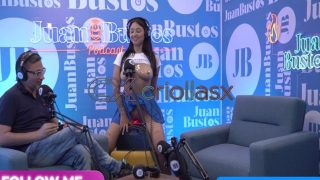 Los Videos de kataleyaross colombiana se sube en la maquina vibradora hasta correrse – Podcast Porno por Criollasx.net